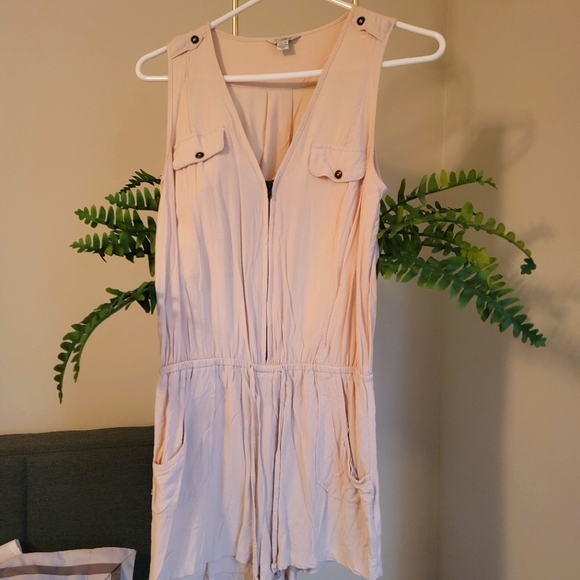Nude romper - Picture 1 of 3